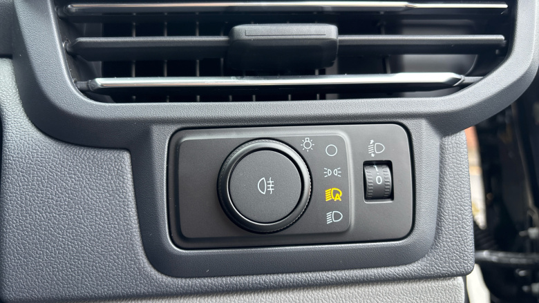 Ford Transit Custom E-320 L1 Rwd 100kW 65kWh H1 Van Limited Auto